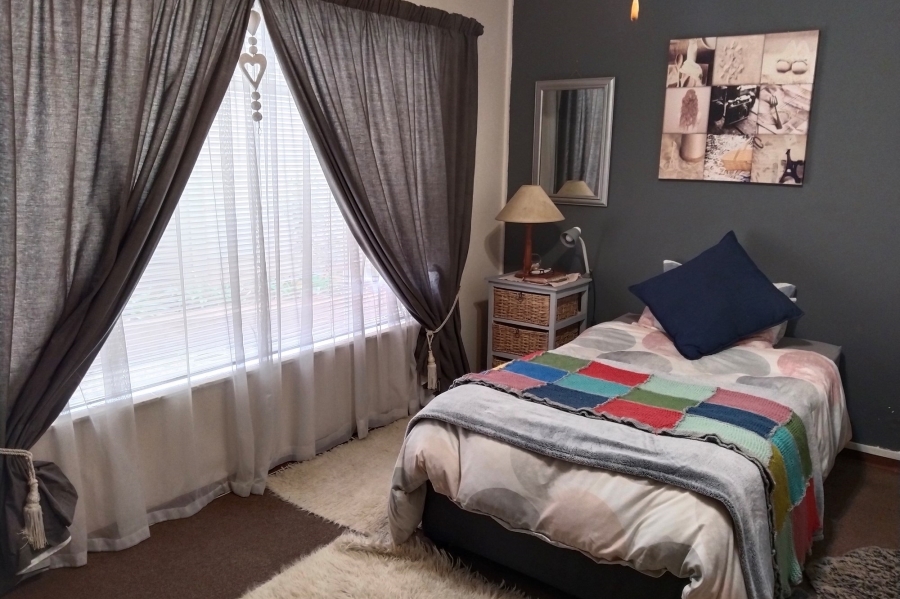 5 Bedroom Property for Sale in Meerhof North West